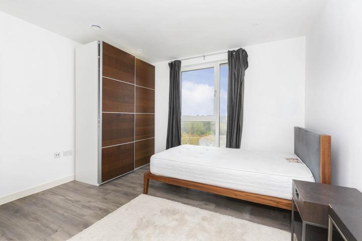 Modern Apartment in a Stunning Development Hendon Waterside, Hendon 